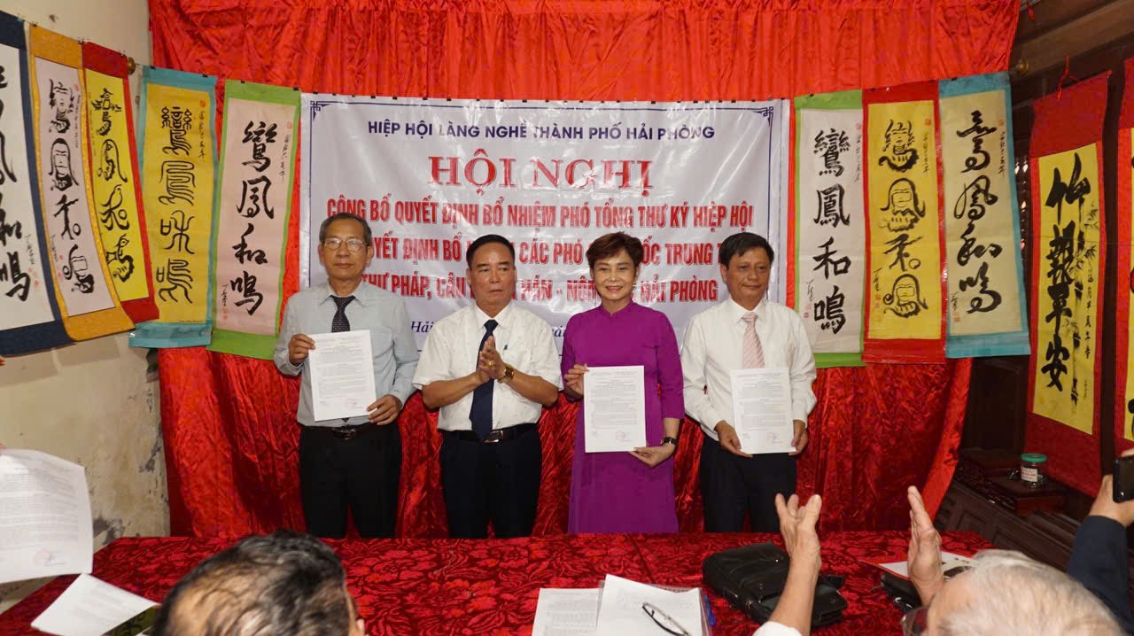 Hiệp hội Làng nghề Hải Phòng Khai trương hoạt động văn phòng đại diện Hiệp hội Làng nghề thành phố tại huyện Kiến Thụy, quận Dương Kinh, quận Đồ Sơn Hiệp hội Làng nghề Hải Phòng Khai trương hoạt động văn phòng đại diện Hiệp hội Làng nghề thành phố tại huyện Kiến Thụy, quận Dương Kinh, quận Đồ Sơn