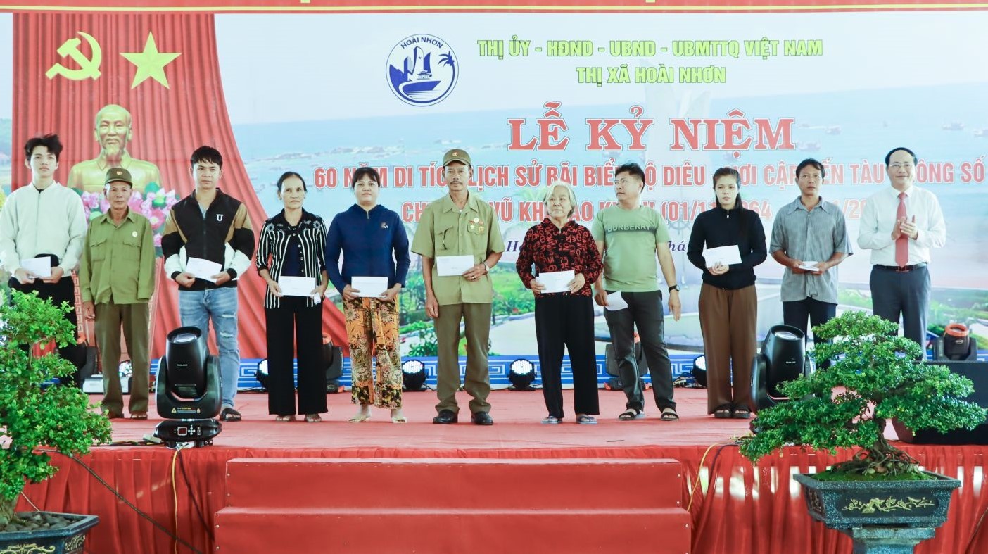 Kỷ niệm 60 năm Di tích lịch sử bãi biển Lộ Diêu, nơi cập bến tàu không số Kỷ niệm 60 năm Di tích lịch sử bãi biển Lộ Diêu, nơi cập bến tàu không số