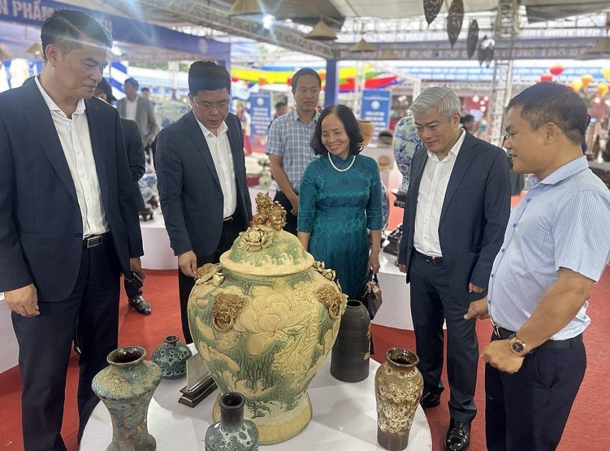 Hà Nội: Khai mạc Tuần lễ kết nối chuỗi sản xuất - Tiêu dùng bền vững làng nghề 2024 Hà Nội: Khai mạc Tuần lễ kết nối chuỗi sản xuất - Tiêu dùng bền vững làng nghề 2024