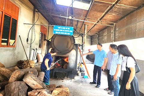 Khuyến công Bắc Giang: Hỗ trợ thiết bị trong sản xuất rượu men lá truyền thống
