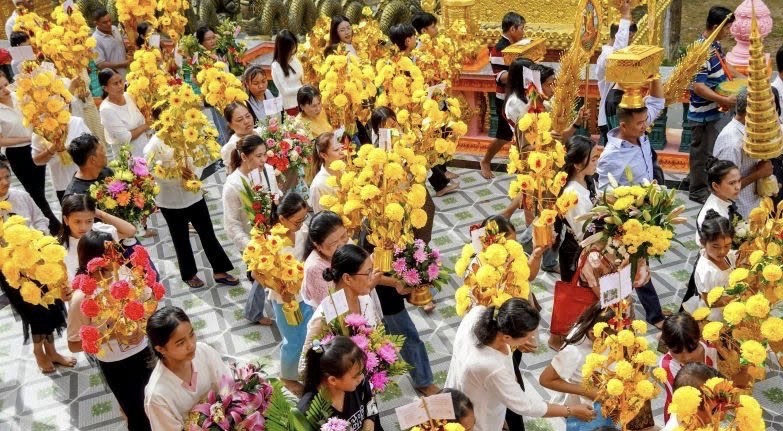 Lễ dâng Y Kathina: Nét văn hóa truyền thống của đồng bào Khmer Nam Bộ Lễ dâng Y Kathina: Nét văn hóa truyền thống của đồng bào Khmer Nam Bộ