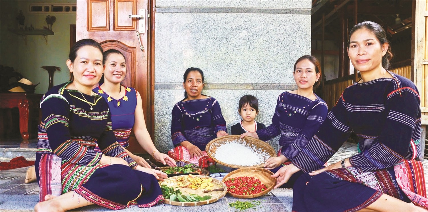 Phụ nữ Ba Na khởi nghiệp với rượu cần