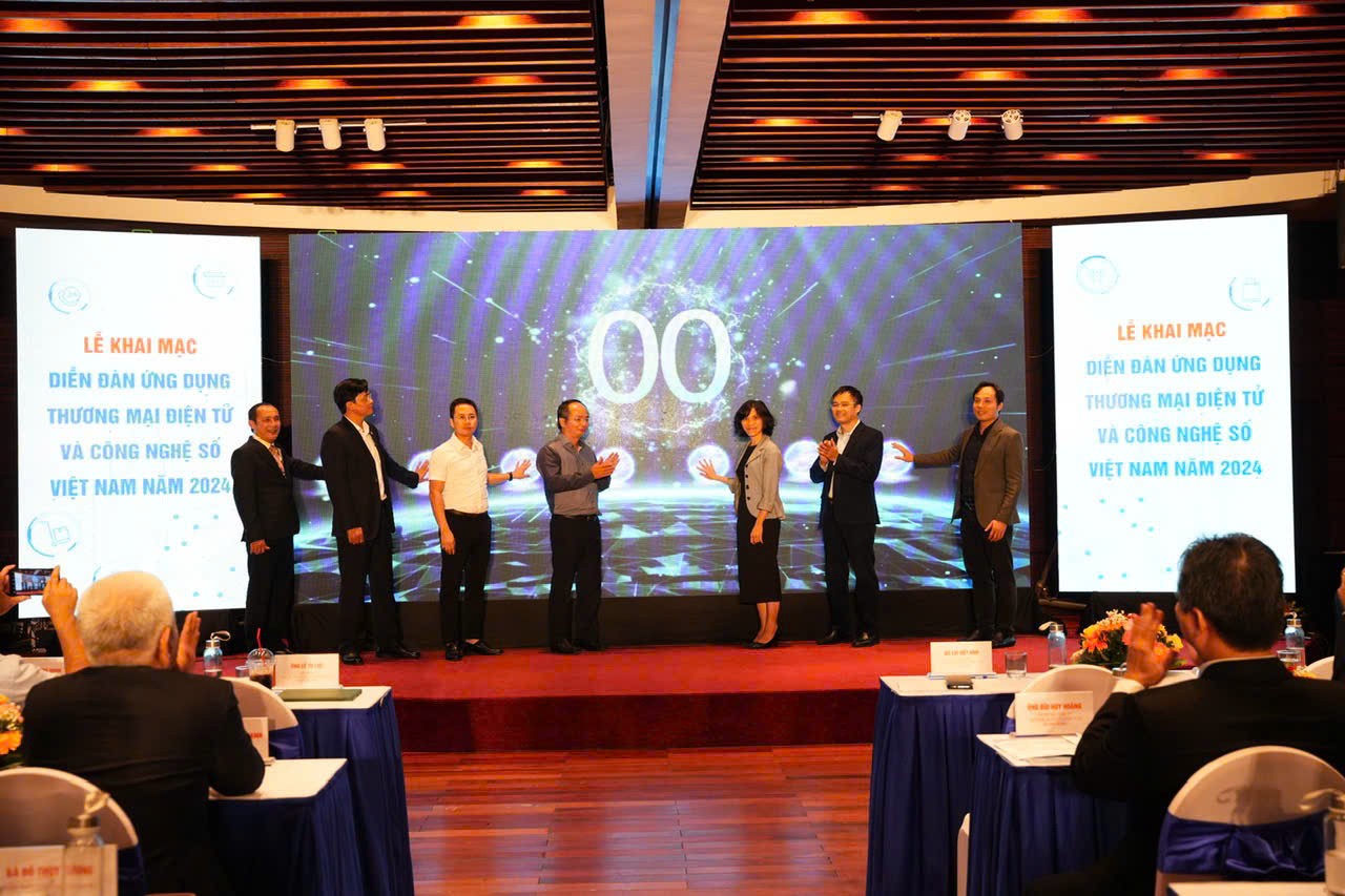 Khai mạc diễn đàn Ứng dụng Thương mại điện tử và Công nghệ số Việt Nam năm 2024