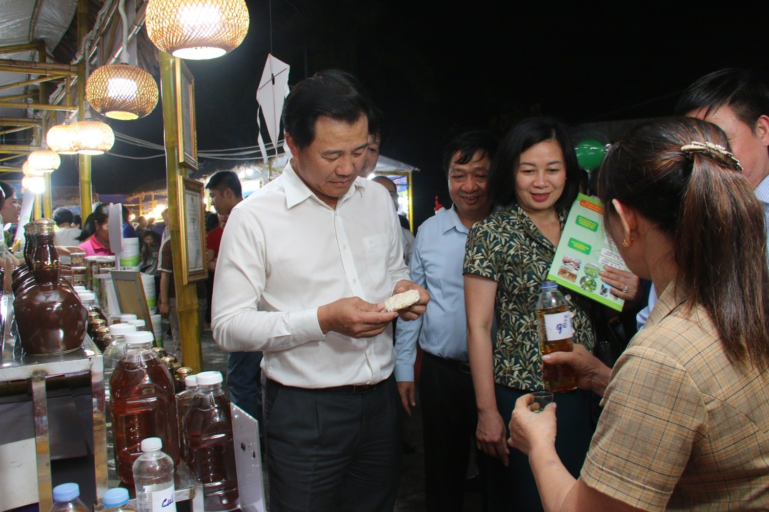 Hội chợ sản phẩm làng nghề và nông sản thực phẩm an toàn Hà Nội năm 2024 tại huyện Đan Phượng Hội chợ sản phẩm làng nghề và nông sản thực phẩm an toàn Hà Nội năm 2024 tại huyện Đan Phượng