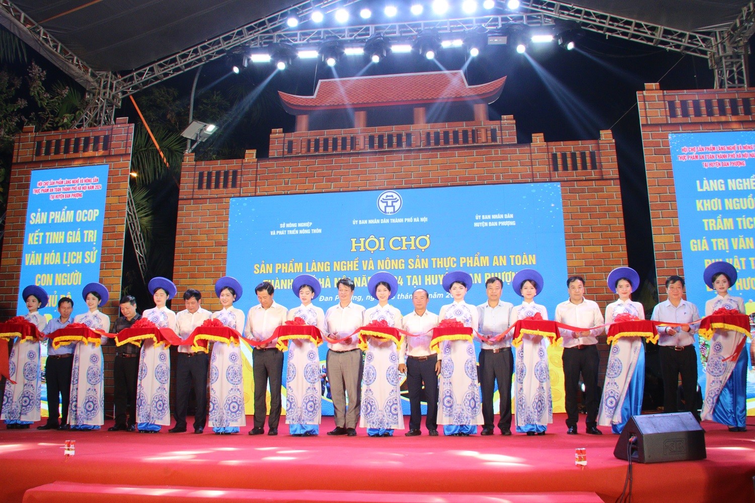 Hội chợ sản phẩm làng nghề và nông sản thực phẩm an toàn Hà Nội năm 2024 tại huyện Đan Phượng Hội chợ sản phẩm làng nghề và nông sản thực phẩm an toàn Hà Nội năm 2024 tại huyện Đan Phượng