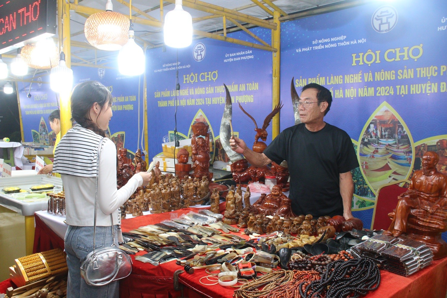 Hội chợ sản phẩm làng nghề và nông sản thực phẩm an toàn Hà Nội năm 2024 tại huyện Đan Phượng Hội chợ sản phẩm làng nghề và nông sản thực phẩm an toàn Hà Nội năm 2024 tại huyện Đan Phượng