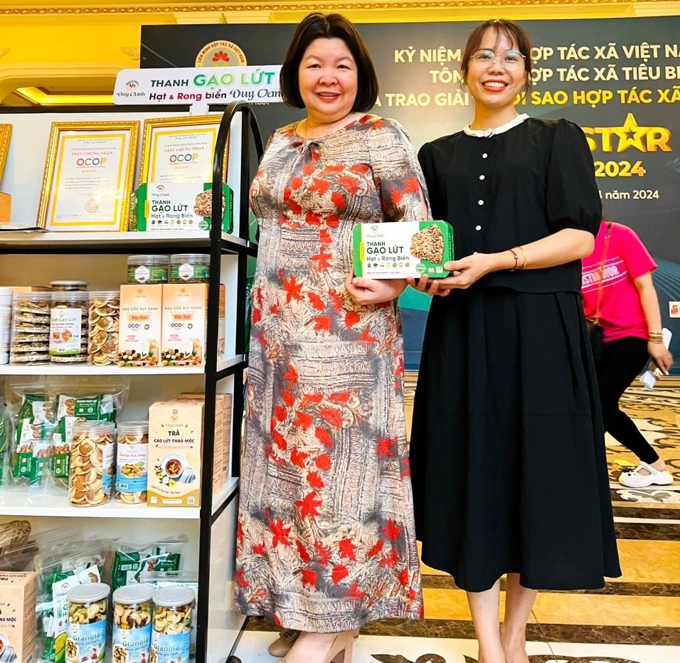 Thanh gạo lứt hạt và rong biển HTX Nông nghiệp xanh Duy Oanh Duy Xuyên được công nhận sản phẩm công nghiệp nông thôn tiêu biểu khu vực miền  Trung Tây Nguyên năm 2024 Thanh gạo lứt hạt và rong biển HTX Nông nghiệp xanh Duy Oanh Duy Xuyên được công nhận sản phẩm công nghiệp nông thôn tiêu biểu khu vực miền  Trung Tây Nguyên năm 2024