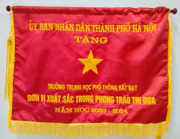 Cờ “Đơn vị xuất sắc phong trào thi đua năm học 2023 -2024” của UBND-TP Hà Nội tặng Trường THPT Bất Bạt Cờ “Đơn vị xuất sắc phong trào thi đua năm học 2023 -2024” của UBND-TP Hà Nội tặng Trường THPT Bất Bạt