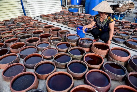 Nam Định: Làng nghề nước mắm truyền thống Sa Châu tập trung sản xuất hàng Tết