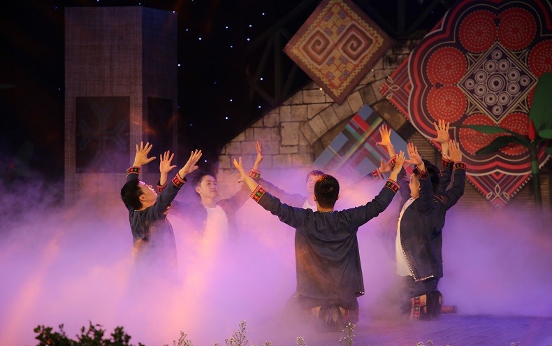 Festival Thổ cẩm Lào Cai - sắc màu văn hóa giữa miền sương mây Festival Thổ cẩm Lào Cai - sắc màu văn hóa giữa miền sương mây