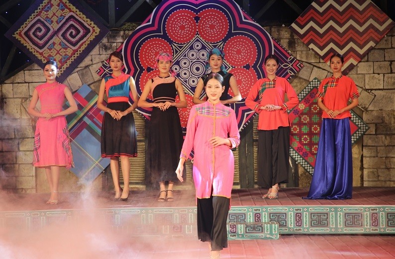 Festival Thổ cẩm Lào Cai - sắc màu văn hóa giữa miền sương mây Festival Thổ cẩm Lào Cai - sắc màu văn hóa giữa miền sương mây