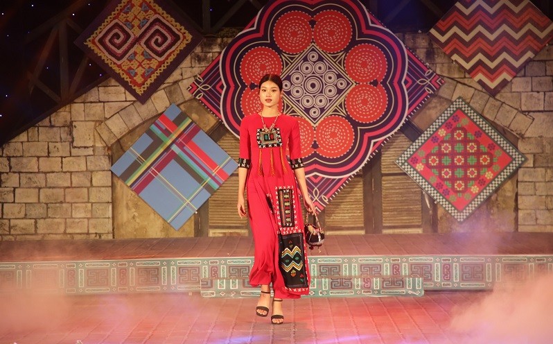 Festival Thổ cẩm Lào Cai - sắc màu văn hóa giữa miền sương mây Festival Thổ cẩm Lào Cai - sắc màu văn hóa giữa miền sương mây