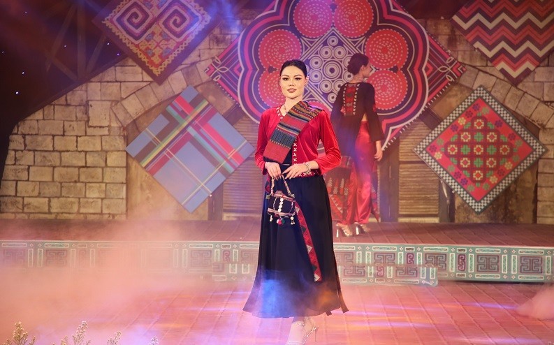 Festival Thổ cẩm Lào Cai - sắc màu văn hóa giữa miền sương mây Festival Thổ cẩm Lào Cai - sắc màu văn hóa giữa miền sương mây