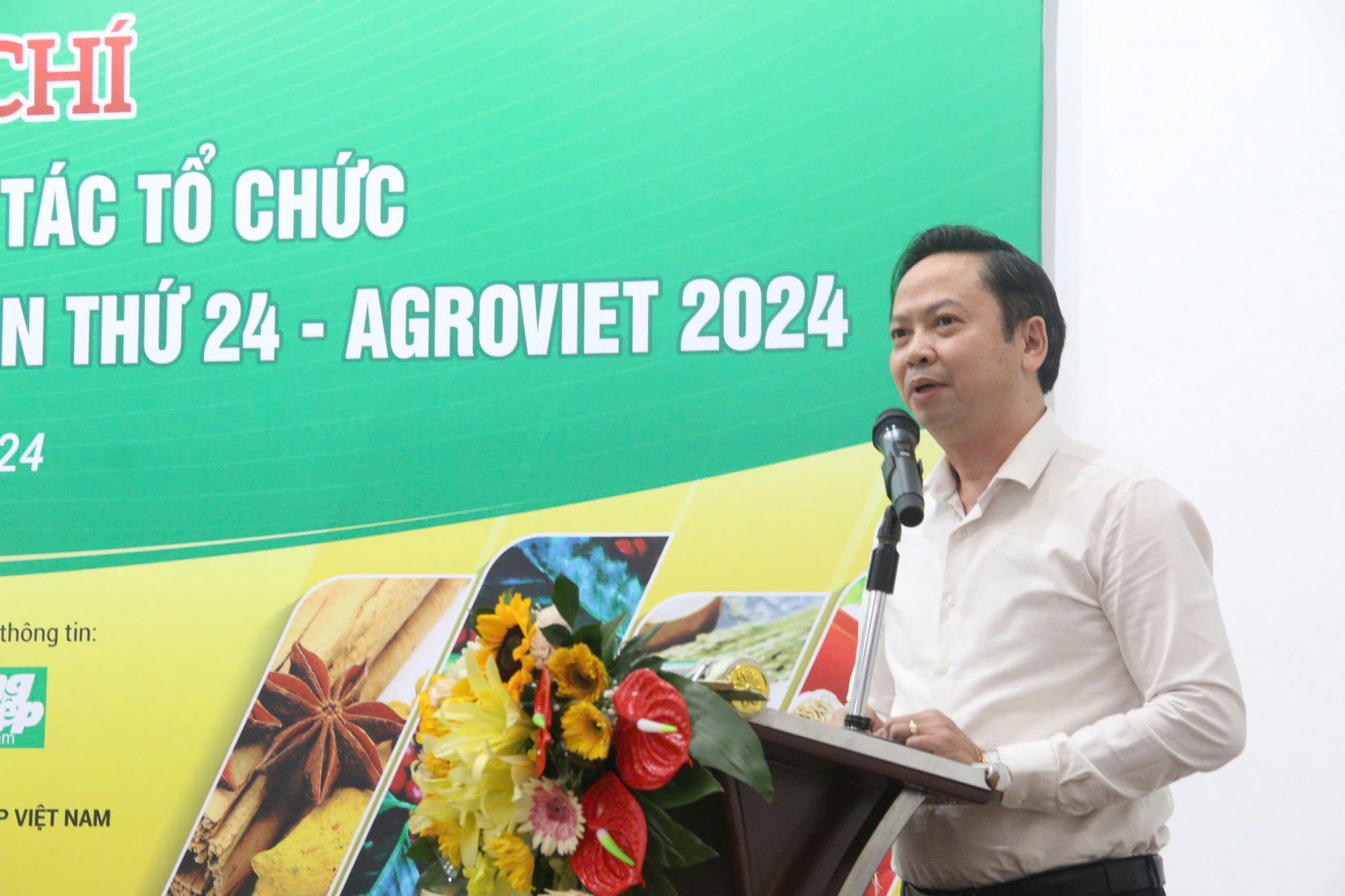  ông Hoàng Dự - Phó Giám đốc Trung tâm Xúc tiến thương mại nông nghiệp (Bộ Nông nghiệp và Phát triển nông thôn - NNPTNT), c