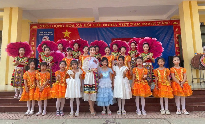 Tiết mục văn nghệ sinh động Tiết mục văn nghệ sinh động