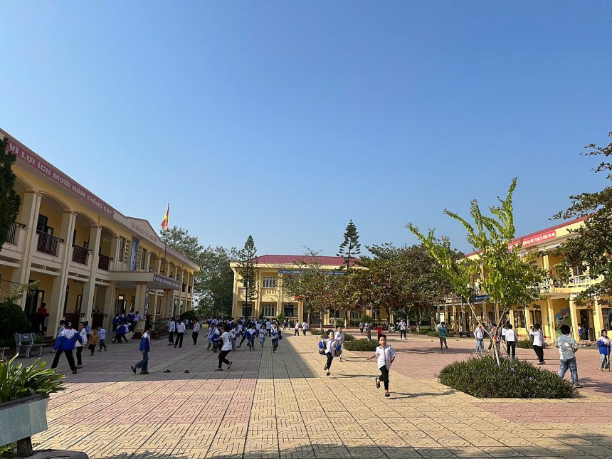 Cơ sở vật chất được đầu tư khang trang kiên cố, sạch đẹp Cơ sở vật chất được đầu tư khang trang kiên cố, sạch đẹp