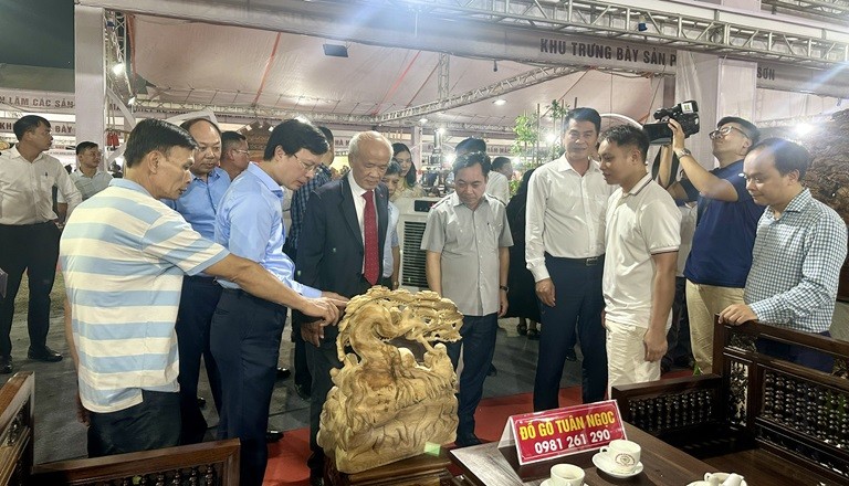 Triển lãm mẫu thiết kế sản phẩm thủ công mỹ nghệ sáng tạo tại huyện Thạch Thất - Hà Nội năm 2024 Triển lãm mẫu thiết kế sản phẩm thủ công mỹ nghệ sáng tạo tại huyện Thạch Thất - Hà Nội năm 2024