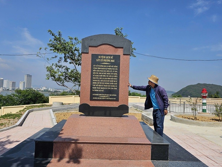 Vẻ đẹp độc đáo Lũy cổ Phương Mai Vẻ đẹp độc đáo Lũy cổ Phương Mai