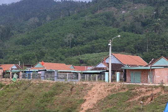 Bình Định: Sắc đỏ trên ngôi làng kiểu mẫu của đồng bào Hrê