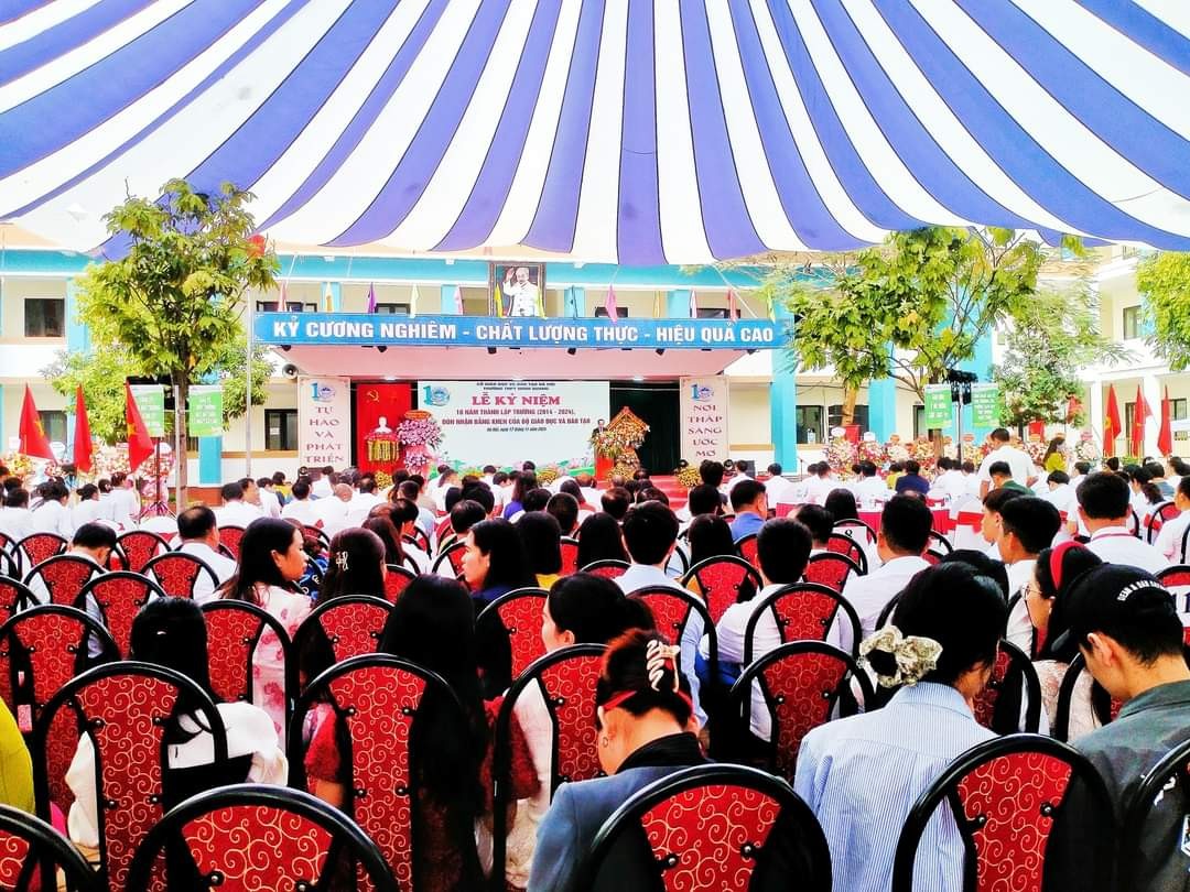 Huyện Ba Vì (Hà Nội): TRƯỜNG THPT MINH QUANG KỶ NIỆM 10 NĂM THÀNH LẬP VÀ ĐÓN NHẬN BẰNG KHEN CỦA BỘ GD&ĐT Huyện Ba Vì (Hà Nội): TRƯỜNG THPT MINH QUANG KỶ NIỆM 10 NĂM THÀNH LẬP VÀ ĐÓN NHẬN BẰNG KHEN CỦA BỘ GD&ĐT