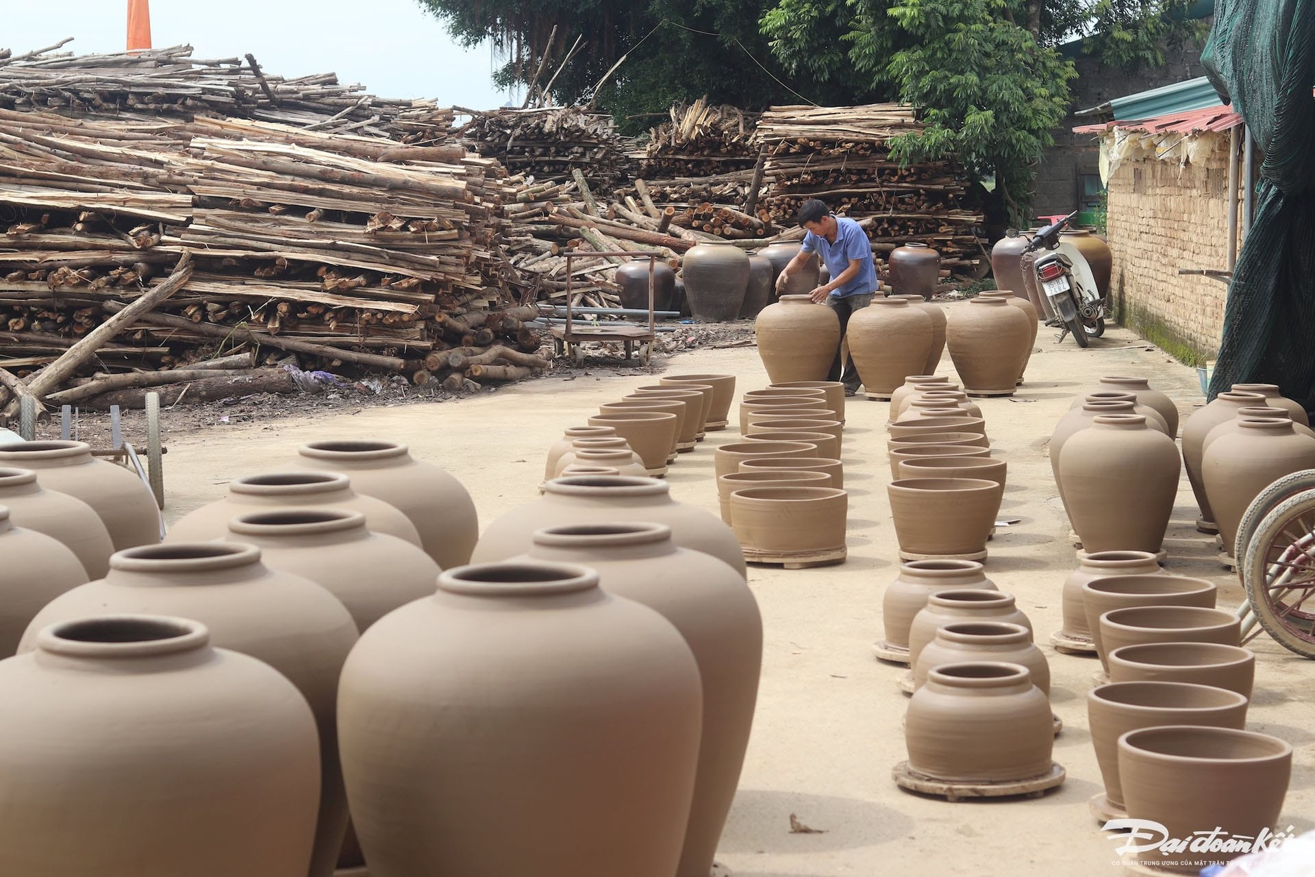 Làng nghề gốm Gia Thuỷ hơn 60 năm đỏ lửa