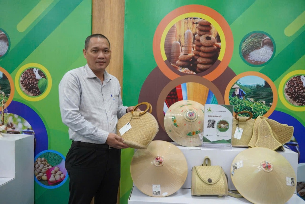 CEO Nguyễn Phong Phú cho biết, Thảo Điền Phú Mũ sẽ phát triển sản phẩm đa dạng, thân thiện với môi trường. CEO Nguyễn Phong Phú cho biết, Thảo Điền Phú Mũ sẽ phát triển sản phẩm đa dạng, thân thiện với môi trường.