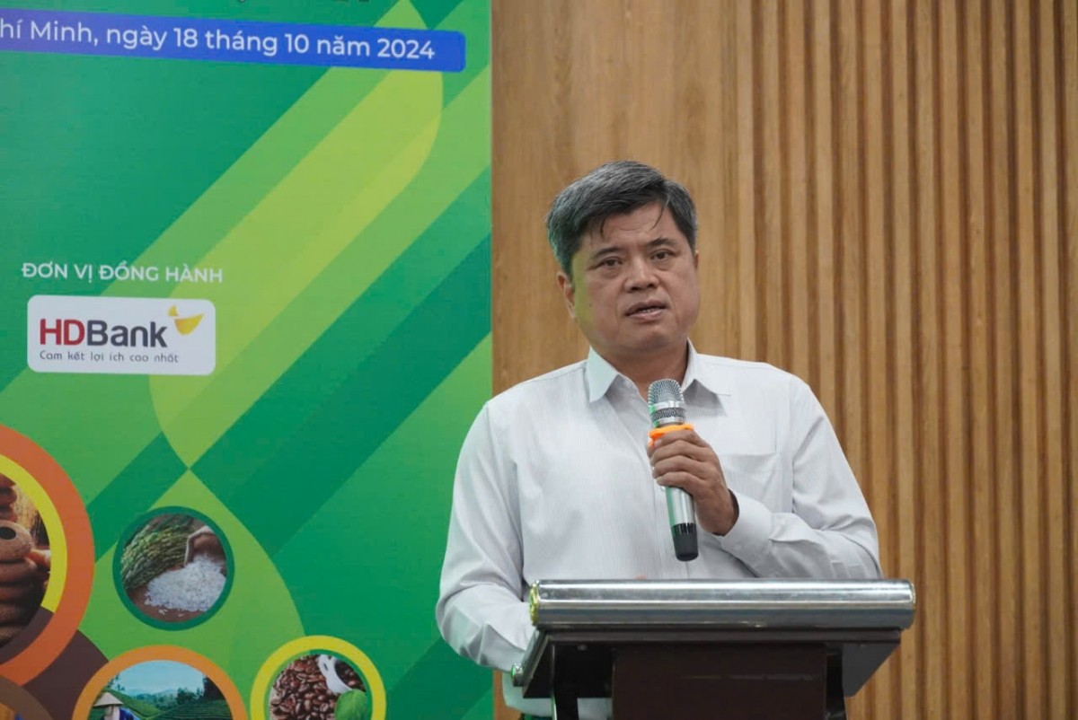 Thứ trưởng Trần Thanh Nam đề nghị các doanh nghiệp tập hợp lại, cùng nhau đồng hành để đưa các sản phẩm thủ công mỹ nghệ ra thế giới Thứ trưởng Trần Thanh Nam đề nghị các doanh nghiệp tập hợp lại, cùng nhau đồng hành để đưa các sản phẩm thủ công mỹ nghệ ra thế giới