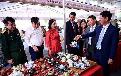 ha noi khai mac trien lam san pham ocop thu cong my nghe va lang nghe