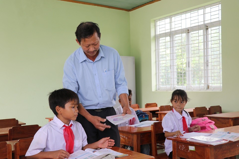 Phú Yên: Những người thầy gieo chữ nơi vùng cao Phú Mỡ Phú Yên: Những người thầy gieo chữ nơi vùng cao Phú Mỡ