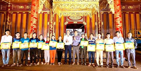khen thuong nghe nhan tho lanh nghe co nhieu dong gop trung tu dien thai hoa