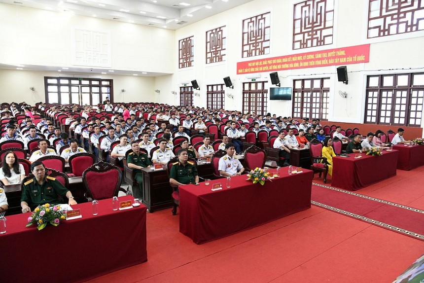 Các đại biểu tham dự khai mạc triển lãm Các đại biểu tham dự khai mạc triển lãm