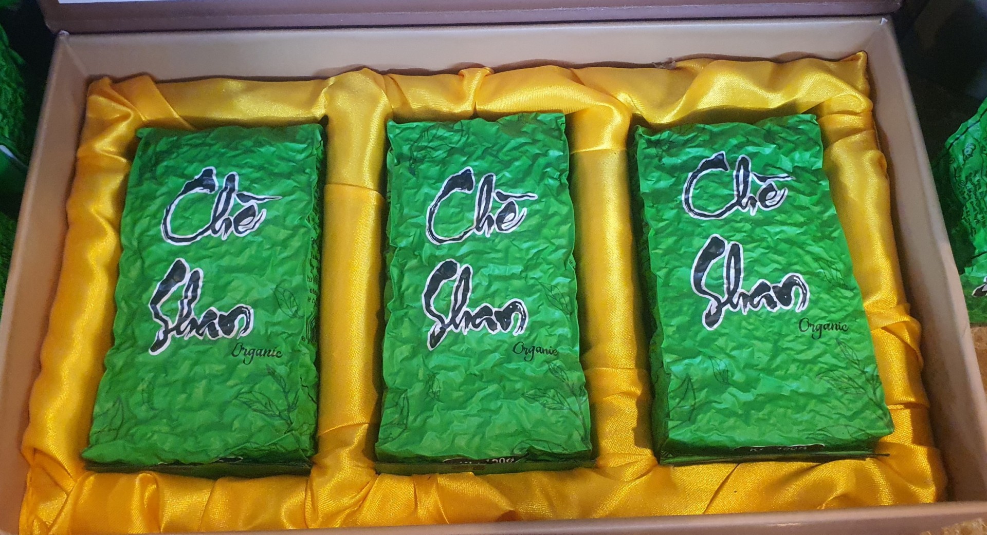 Sản phẩm OCOP tiềm năng 5 sao - Chè Shan tuyết Hồng Thái 1 tôm 1 lá Sản phẩm OCOP tiềm năng 5 sao - Chè Shan tuyết Hồng Thái 1 tôm 1 lá