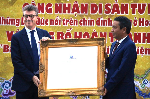 Huế đón bằng công nhận Những bản đúc nổi trên chín đỉnh đồng là di sản tư liệu của UNESCO