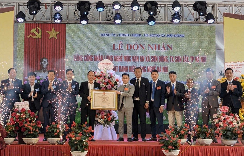 Làng nghề mộc Vạn An đón nhận danh hiệu Làng nghề Hà Nội Làng nghề mộc Vạn An đón nhận danh hiệu Làng nghề Hà Nội