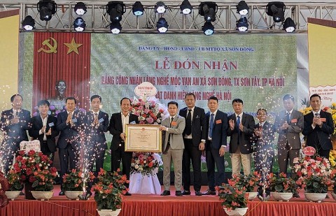 Làng nghề mộc Vạn An đón nhận danh hiệu Làng nghề Hà Nội