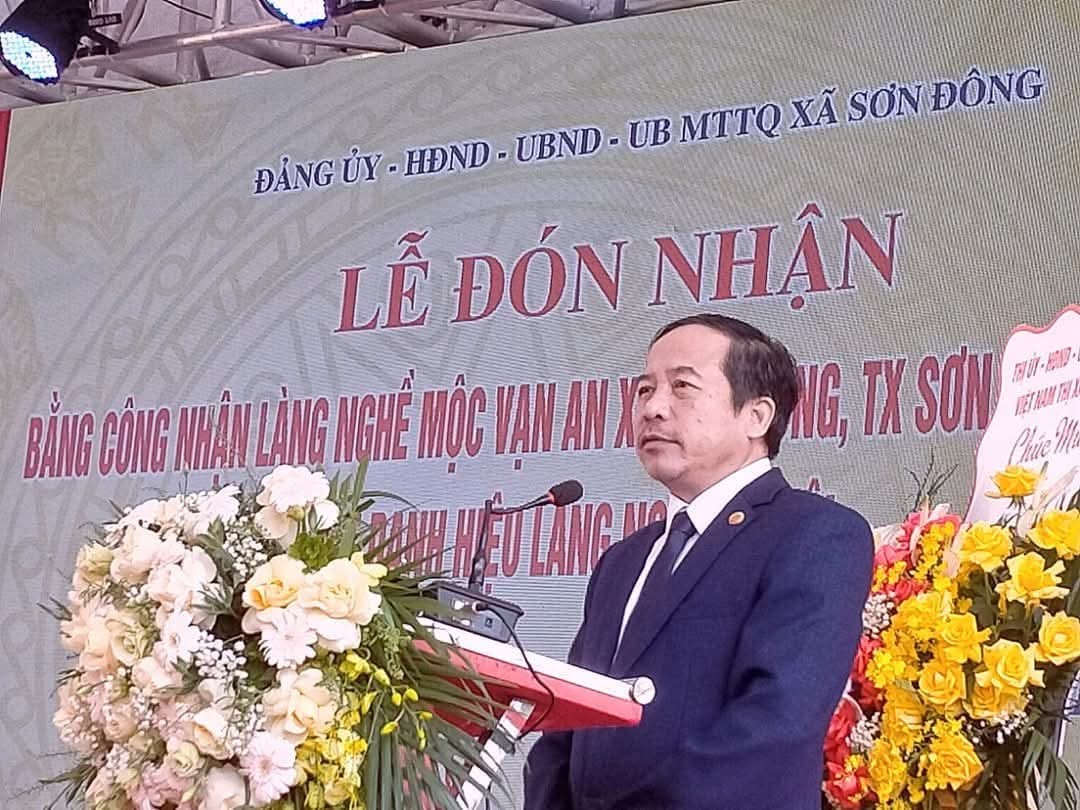 Xã Sơn Đông, TX Sơn Tây (Hà Nội): Tổ chức lễ đón nhận Bằng công nhận làng nghề mộc Vạn An đạt danh hiệu " Làng nghề Hà Nội" Xã Sơn Đông, TX Sơn Tây (Hà Nội): Tổ chức lễ đón nhận Bằng công nhận làng nghề mộc Vạn An đạt danh hiệu " Làng nghề Hà Nội"