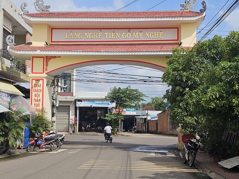 Cổng chào Làng nghề tiện gỗ mỹ nghệ Nhơn Hậu