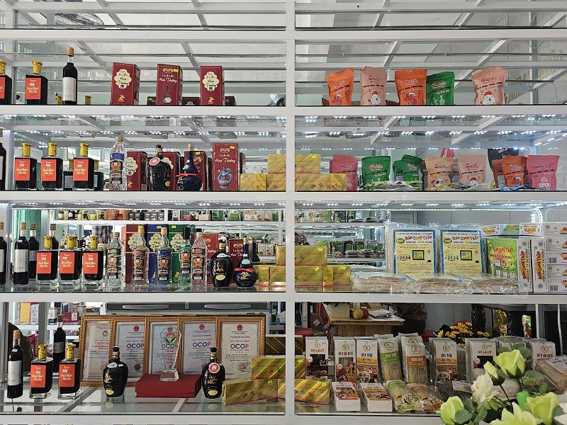 Trưng bày hàng trăm mặt hàng OCOP, làng nghề, nông sản, hàng Việt Nam