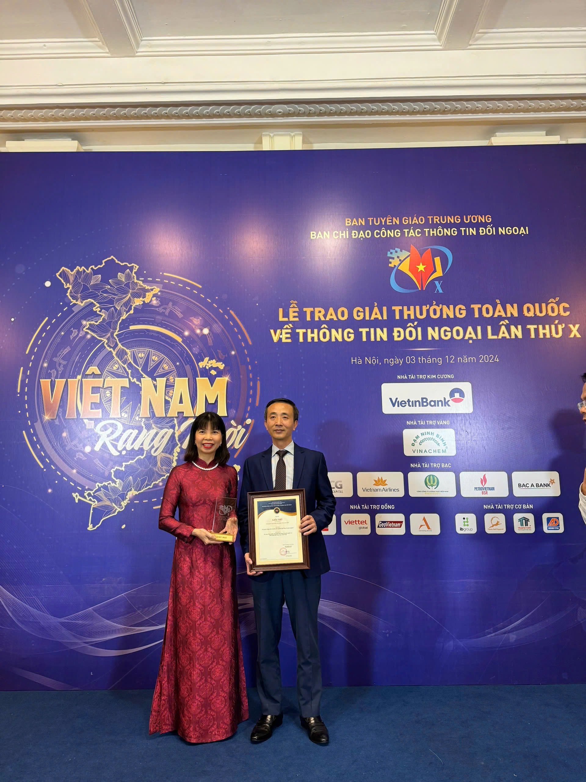 Sáng kiến Tủ sách Tiếng Việt đạt giải Nhì Giải thưởng toàn quốc về thông tin đối ngoại lần thứ X Sáng kiến Tủ sách Tiếng Việt đạt giải Nhì Giải thưởng toàn quốc về thông tin đối ngoại lần thứ X