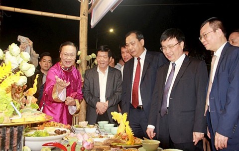 khai mac le hoi du lich va am thuc sen nghe an nam 2024