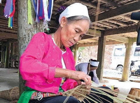 Một số nghề thủ công truyền thống của người Mường ở Tân Lạc Hòa Bình