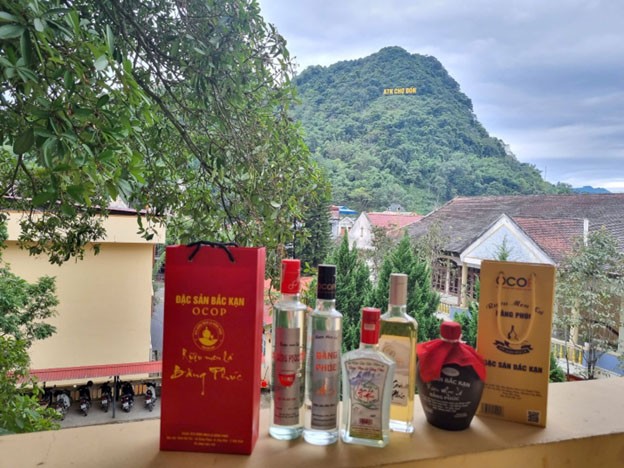 Một trong những sản phẩm nổi bật của huyện Chợ Đồn, trong đó có rượu men lá Bằng Phúc đã được xuất khẩu sang thị trường Nhật Bản. Một trong những sản phẩm nổi bật của huyện Chợ Đồn, trong đó có rượu men lá Bằng Phúc đã được xuất khẩu sang thị trường Nhật Bản.