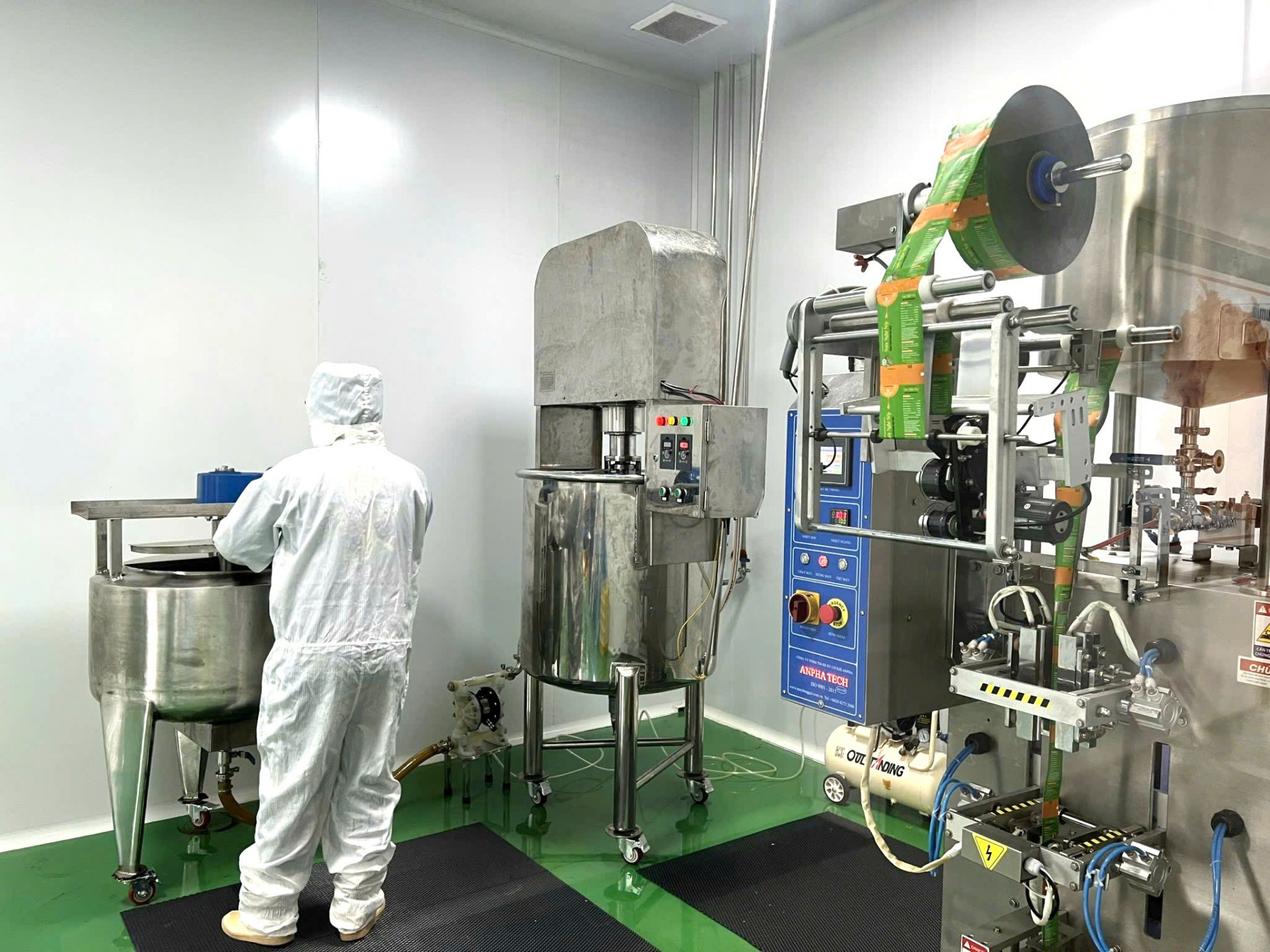 Nhà máy sản xuất của Công ty Cổ phần dược liệu Bắc Hà trên dây truyền công nghệ hiện đại kiểm soát chặt chẽ từ nguyên liệu đầu vào theo qui trình VietGap và sản xuất theo tiêu chuẩn GMP của Bộ Y Tế và ISO 22000. Nhà máy sản xuất của Công ty Cổ phần dược liệu Bắc Hà trên dây truyền công nghệ hiện đại kiểm soát chặt chẽ từ nguyên liệu đầu vào theo qui trình VietGap và sản xuất theo tiêu chuẩn GMP của Bộ Y Tế và ISO 22000.