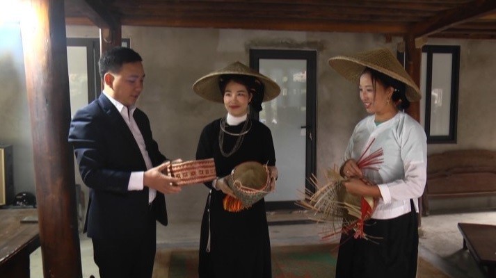 Nghề mây tre đan đã mang lại thu nhập cao cho nhiều hộ dân tại các làng nghề trên địa bàn huyện Lục Yên Nghề mây tre đan đã mang lại thu nhập cao cho nhiều hộ dân tại các làng nghề trên địa bàn huyện Lục Yên