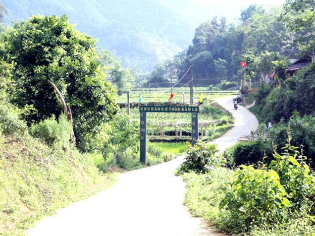 Đường thôn Bản Lạ, xã Yến Dương huyện Ba Bể  luôn được người dân vệ sinh sạch sẽ.