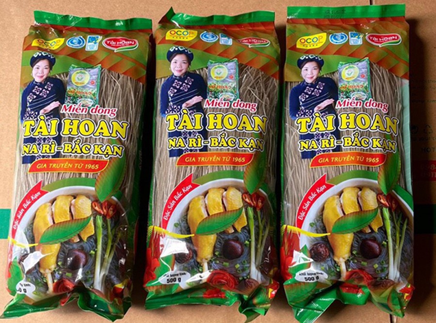 Sản phẩm miến dong Tài Hoan được chế biến từ củ dong riềng trồng tại địa phương, nguyên liệu sản xuất miến sử dụng 100% tinh bột củ dong riềng và được sản xuất từ củ riềng theo quy trình hữu cơ.       ược cấp chứng nhận sản phẩm Ocop 5 sao Sản phẩm miến dong Tài Hoan được chế biến từ củ dong riềng trồng tại địa phương, nguyên liệu sản xuất miến sử dụng 100% tinh bột củ dong riềng và được sản xuất từ củ riềng theo quy trình hữu cơ.       ược cấp chứng nhận sản phẩm Ocop 5 sao