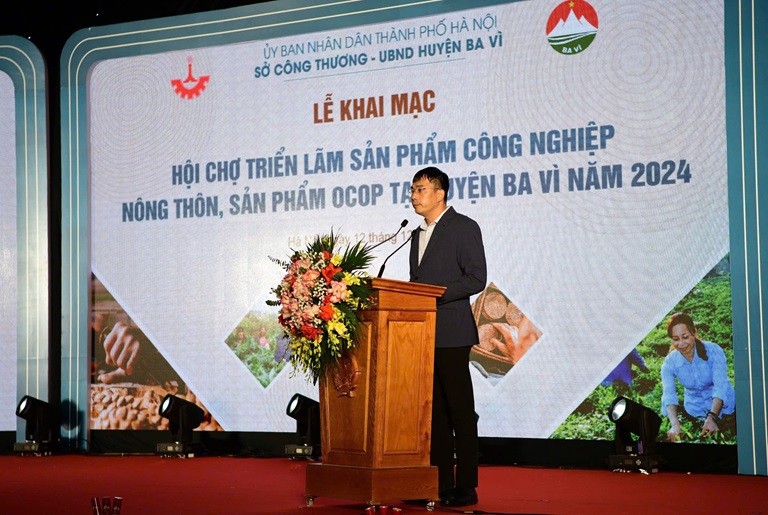 Khai mạc hội chợ triển lãm sản phẩm công nghiệp nông thôn, sản phẩm OCOP tại huyện Ba Vì