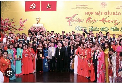 xuan que huong 2025 viet nam vuon len trong ky nguyen moi