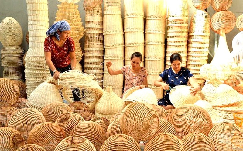 Bộ trưởng Nguyễn Hồng Diên chủ trì họp hội đồng cấp Nhà nước xét tặng danh hiệu nghệ nhân thủ công mỹ nghệ Bộ trưởng Nguyễn Hồng Diên chủ trì họp hội đồng cấp Nhà nước xét tặng danh hiệu nghệ nhân thủ công mỹ nghệ