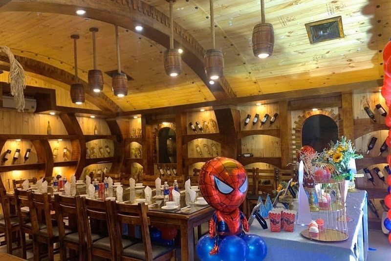 Tay ngang lập chuỗi nhà hàng Tay ngang lập chuỗi nhà hàng